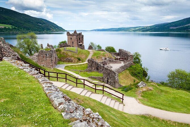 Highland Mystique and Hogwarts Private Journey from Inverness - Commando Memorial and Fort William: two ways to feel the Highlands
