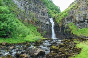Inverness: 2-day Isle of Skye, Fairy Pools & Castles Tour - Dunvegan Castle and Village Time: Old Scotland You Can Walk Through
