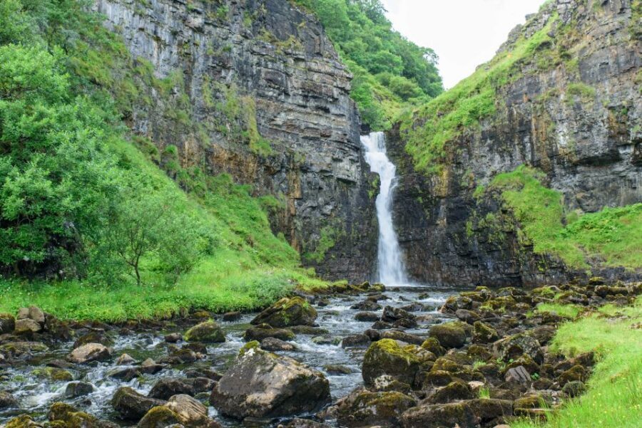 Inverness: 2-day Isle of Skye, Fairy Pools & Castles Tour - Dunvegan Castle and Village Time: Old Scotland You Can Walk Through