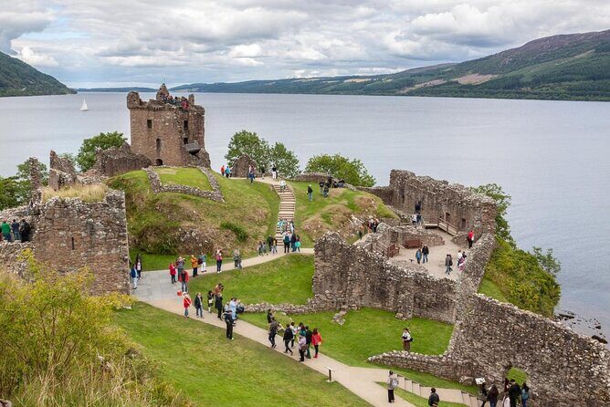 Inverness Highlands Bucket List Tour - Great Glen Distillery: a free gin sample built on Loch Ness water