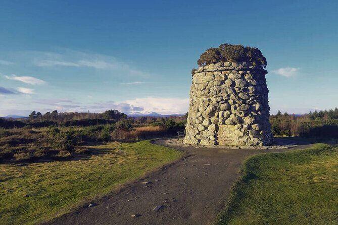 Private Tour to Loch Ness Culloden Battlefield Clava and Cawdor - Urquhart Castle ruins: when you want views and context together